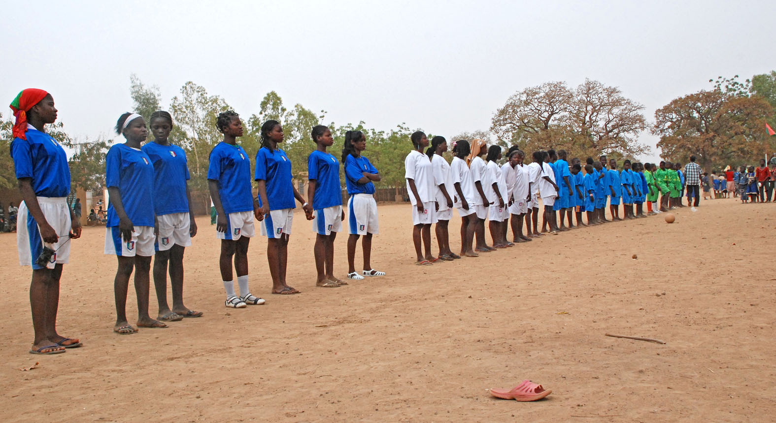 Frauenfußball in Kamerun (c) Walter Korn