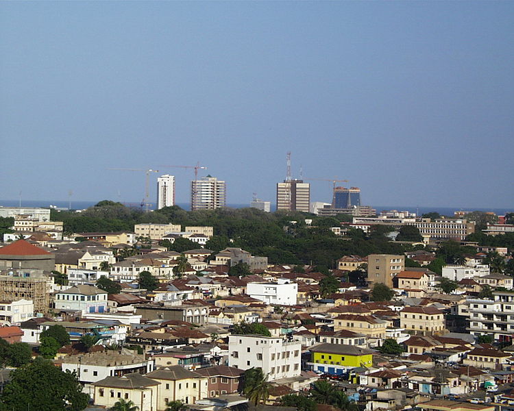 Skyline der Hauptstadt Accra (c) ElegantMachines