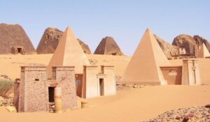 Sudan_Meroe_Pyramids_Fabricio-Demartis-CC-BY-SA-2.0